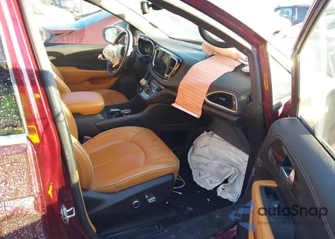 2021 Chrysler Pacifica Hybrid Pinnacle z USA, uszkodzony, nr VIN 2C4RC1N77MR590252